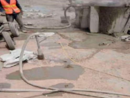 鄯善水泥混凝土路面板底注浆技术 路面脱空注浆整治方案